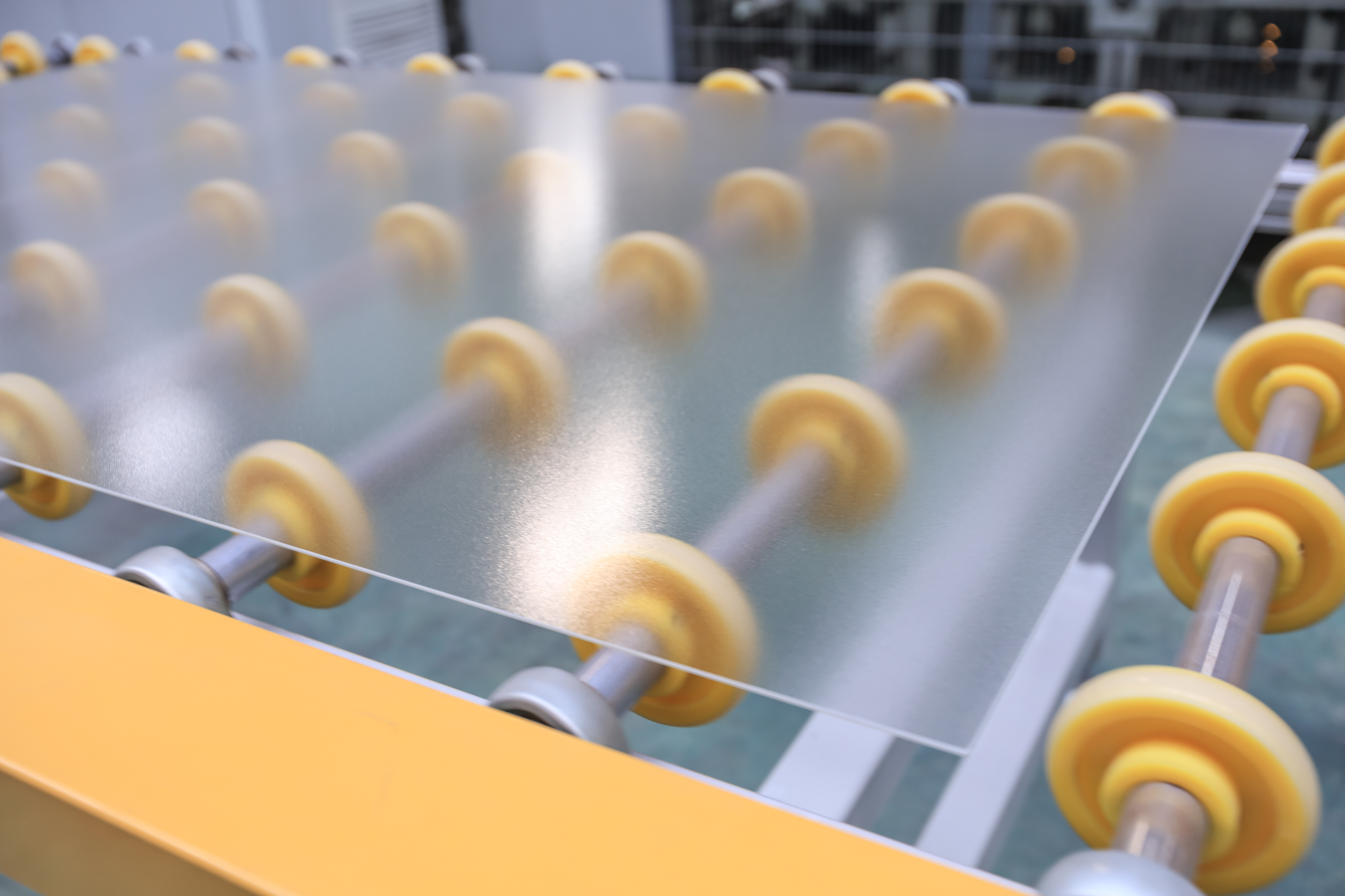 亚玛顿超薄光伏玻璃